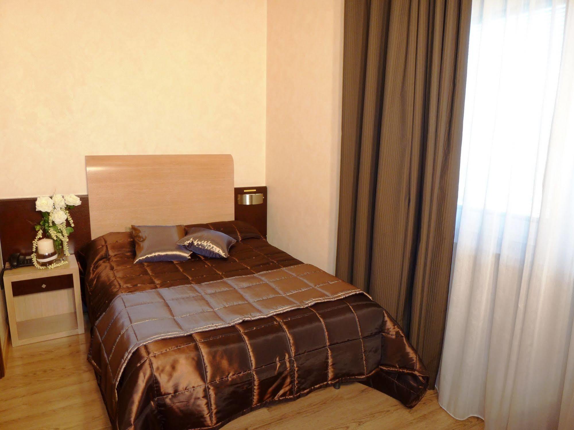 Eh Suites Rome Airport Euro House Hotels Fiumicino Exterior photo
