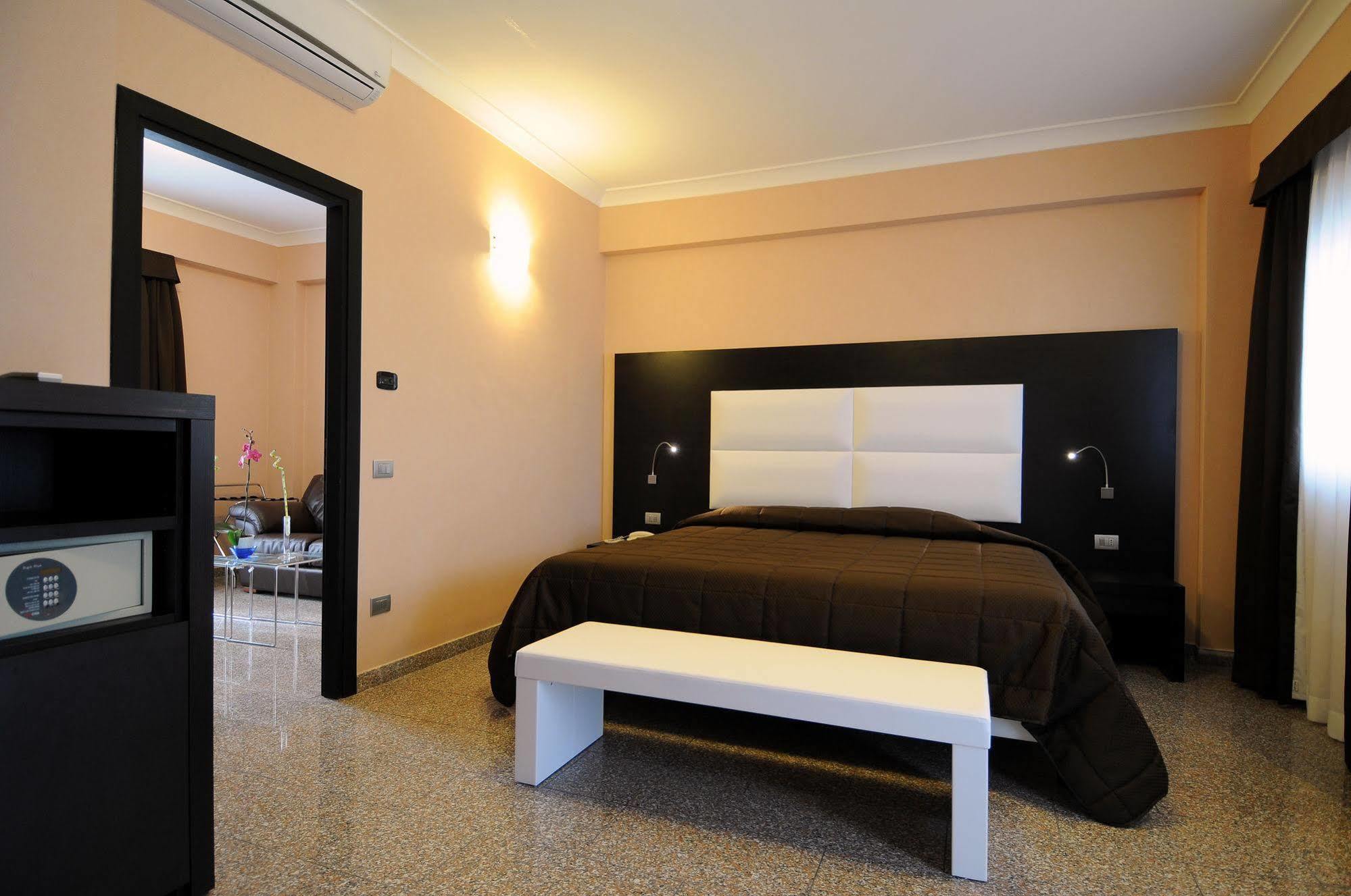 Eh Suites Rome Airport Euro House Hotels Fiumicino Exterior photo